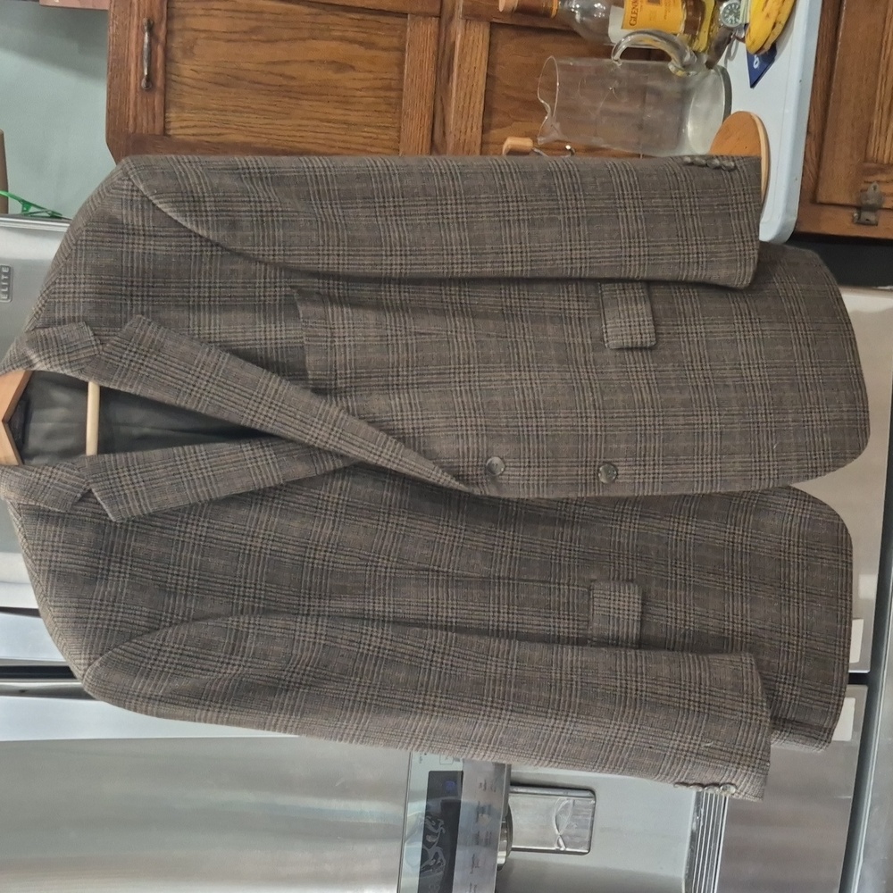 Like new, Mens brown glen plaid vintage sport coat size 44, Turkish lambswool